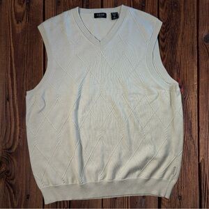 IZOD Golf Men’s Solid Argyle Diamond V-Neck Sweater Vest | Cream | Medium